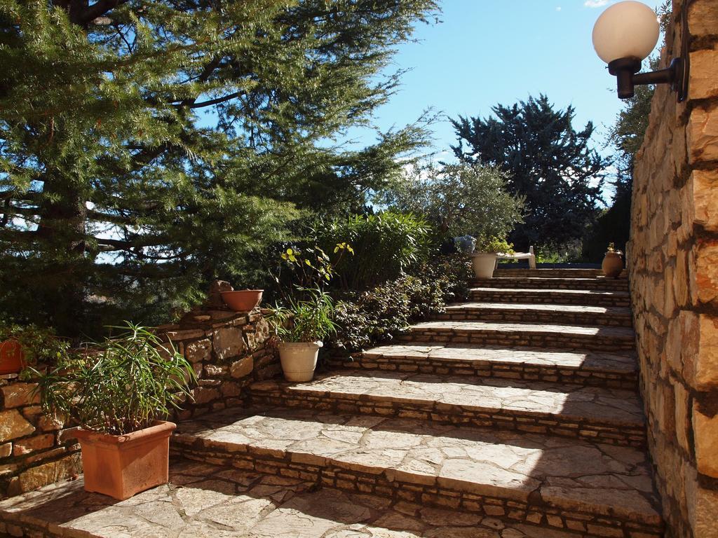 B&B Chez Max Figanières Extérieur photo